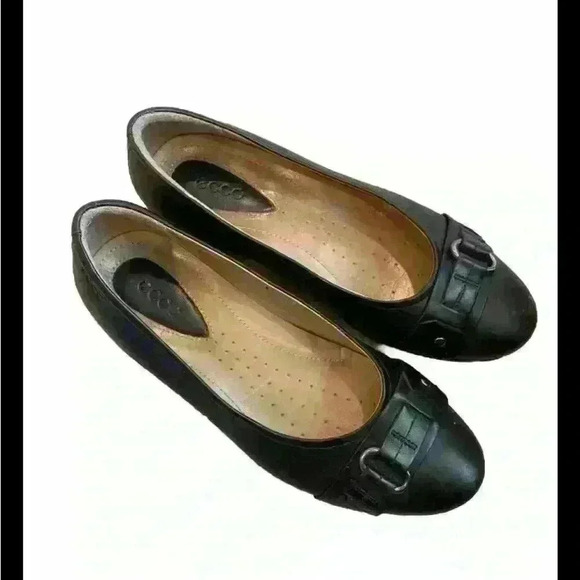 ECCO BUTTON STRAP BLACK LEATHER SLIP ONS HEELS PUMPS SHOES WOMENS SZ  7.5 EU 38 - Picture 3 of 5